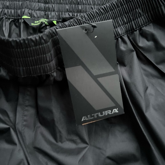 BNWT ALTURA nightvision 3 overtrouser altura waterproof pants , cycling - Picture 4 of 6